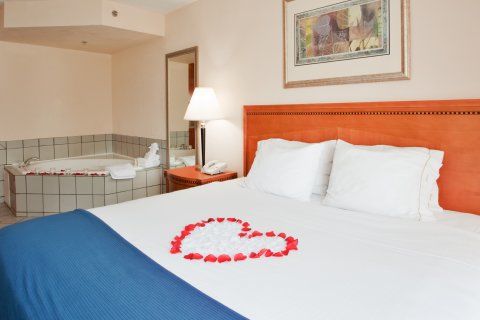 Hotel Express Richmond-brandermill-hull Street By Ihg 2*